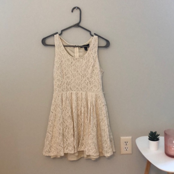 Short Off-White Lace Dress - Picture 3 of 4